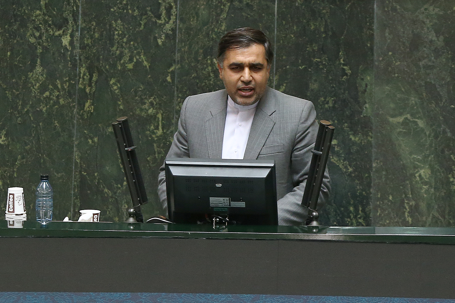 ناطقان میان دستور صحن علنی مجلس شورای اسلامی