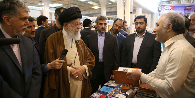 وزیر فرهنگ و وزیر صنعت مسأله کاغذ را حل کنند