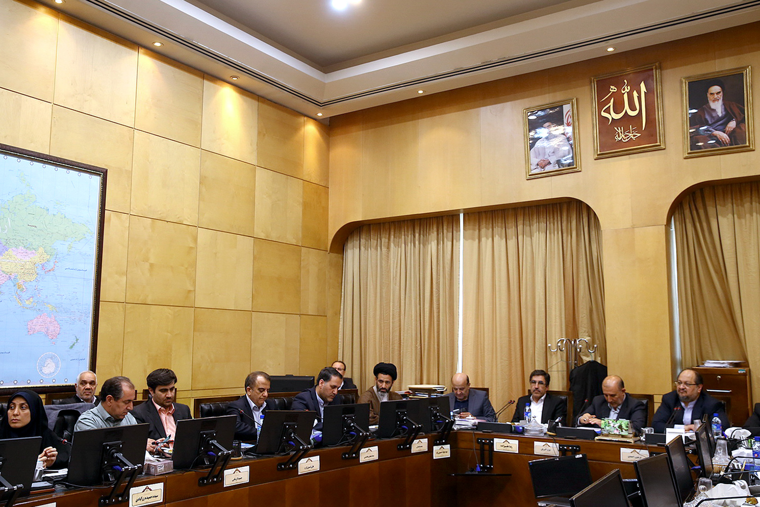 نشست کمیسیون صنایع مجلس با حضور وزیر صنعت، معدن و تجارت