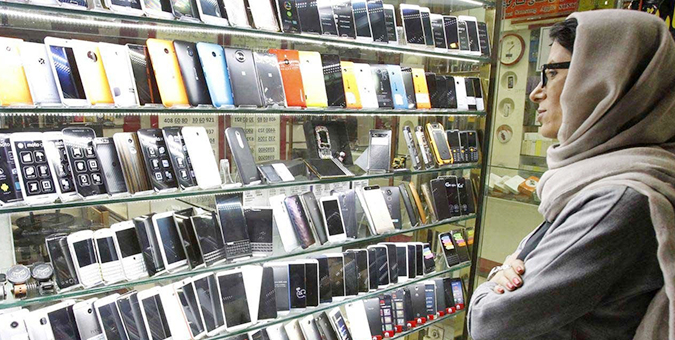 کاهش قیمت موبایل با ترخیص 600 هزار گوشی‌ موجود در گمرک