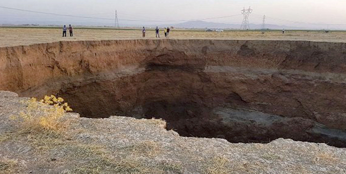 فرونشست زمین  به  فرودگاه‌ها و خطوط ریلی می رسد