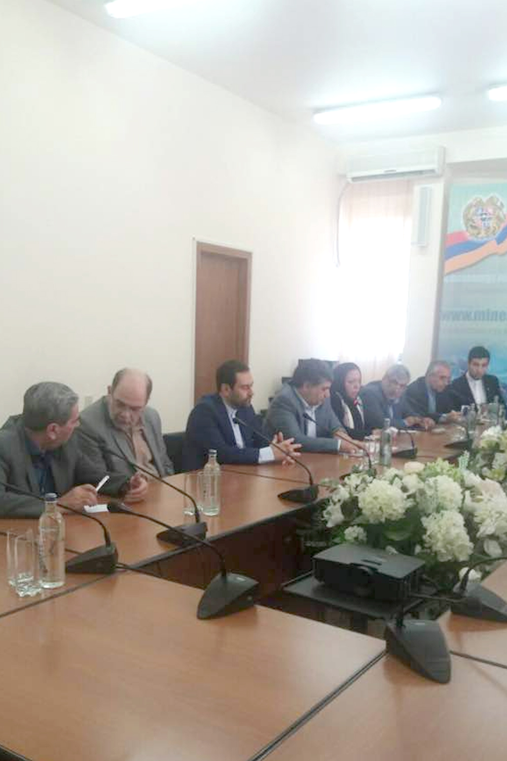 دیدار رئیس و اعضای گروه دوستی پارلمانی جمهوری اسلامی ایران و ارمنستان با وزیر انرژی ارمنستان