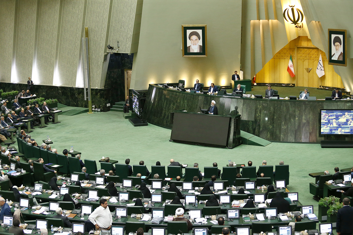 حضور رئیس جمهور در صحن مجلس شورای اسلامی (4)