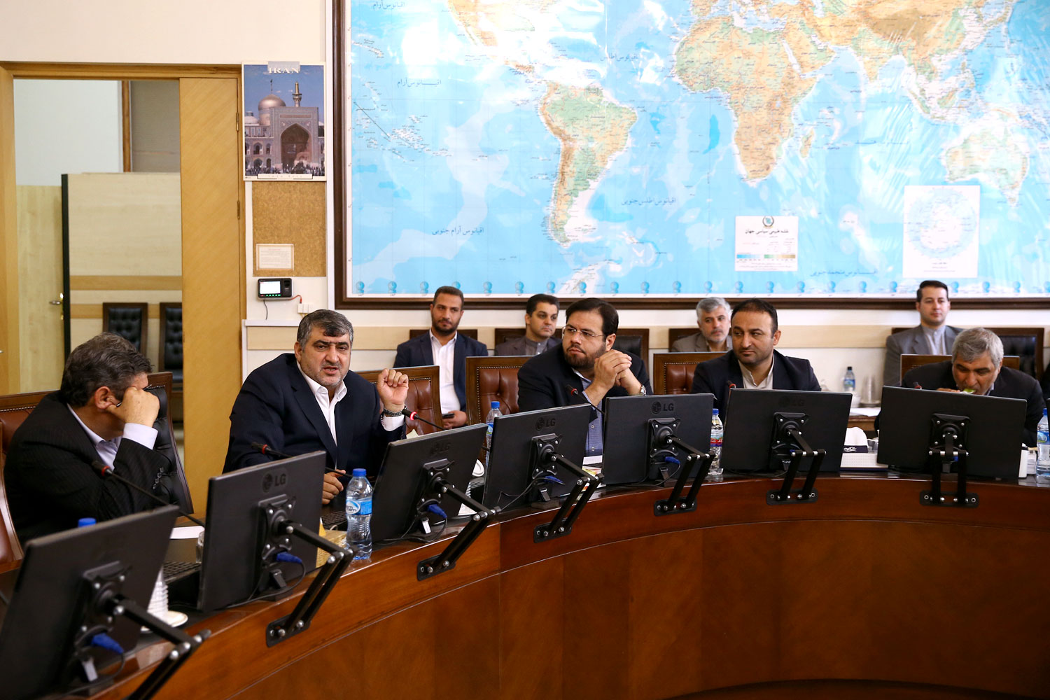 نشست فراکسیون مستقلین ولایی مجلس با حضور وزیر اقتصاد