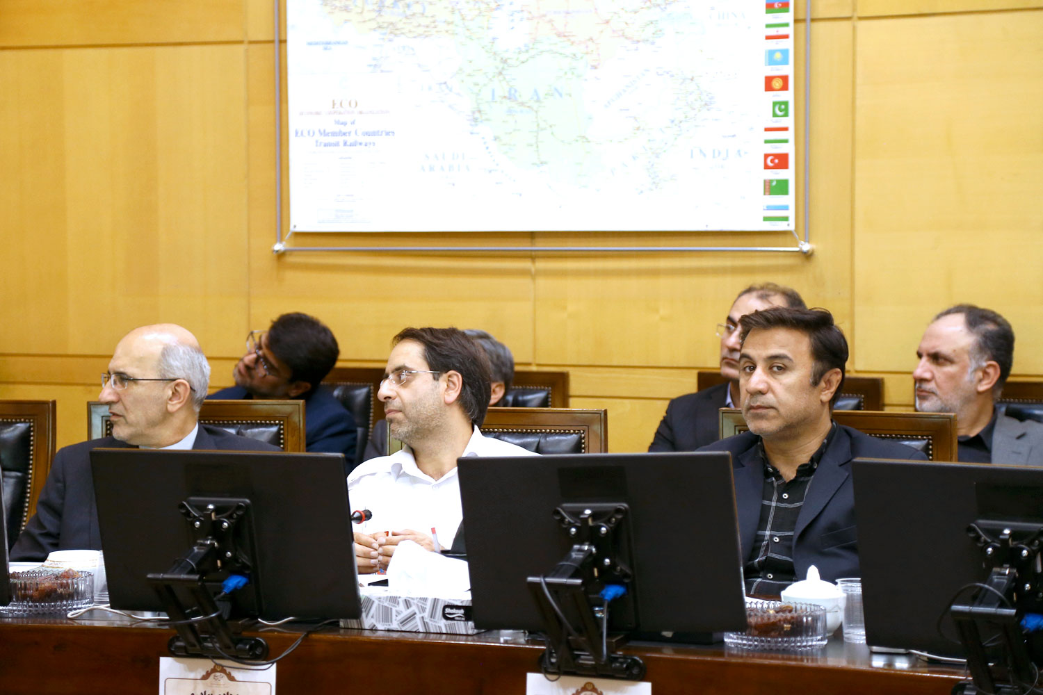 نشست کمیسیون عمران مجلس شورای اسلامی با موضوع بررسی مشکلات کامیون داران