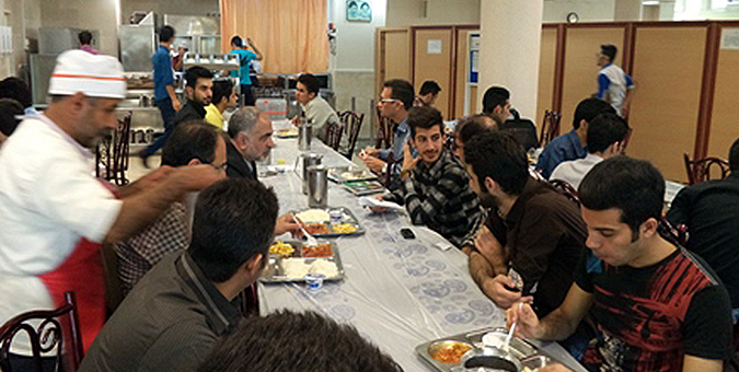 وزیر علوم پاسخگوی کیفیت پایین غذای دانشجویی باشد