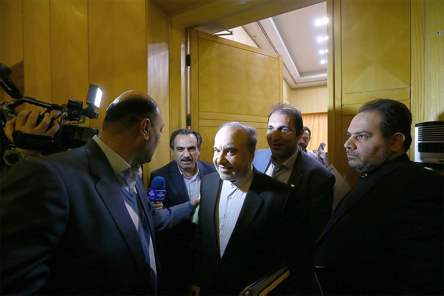 نشست کمیسیون فرهنگی مجلس شورای اسلامی با حضور وزیر ورزش و جوانان