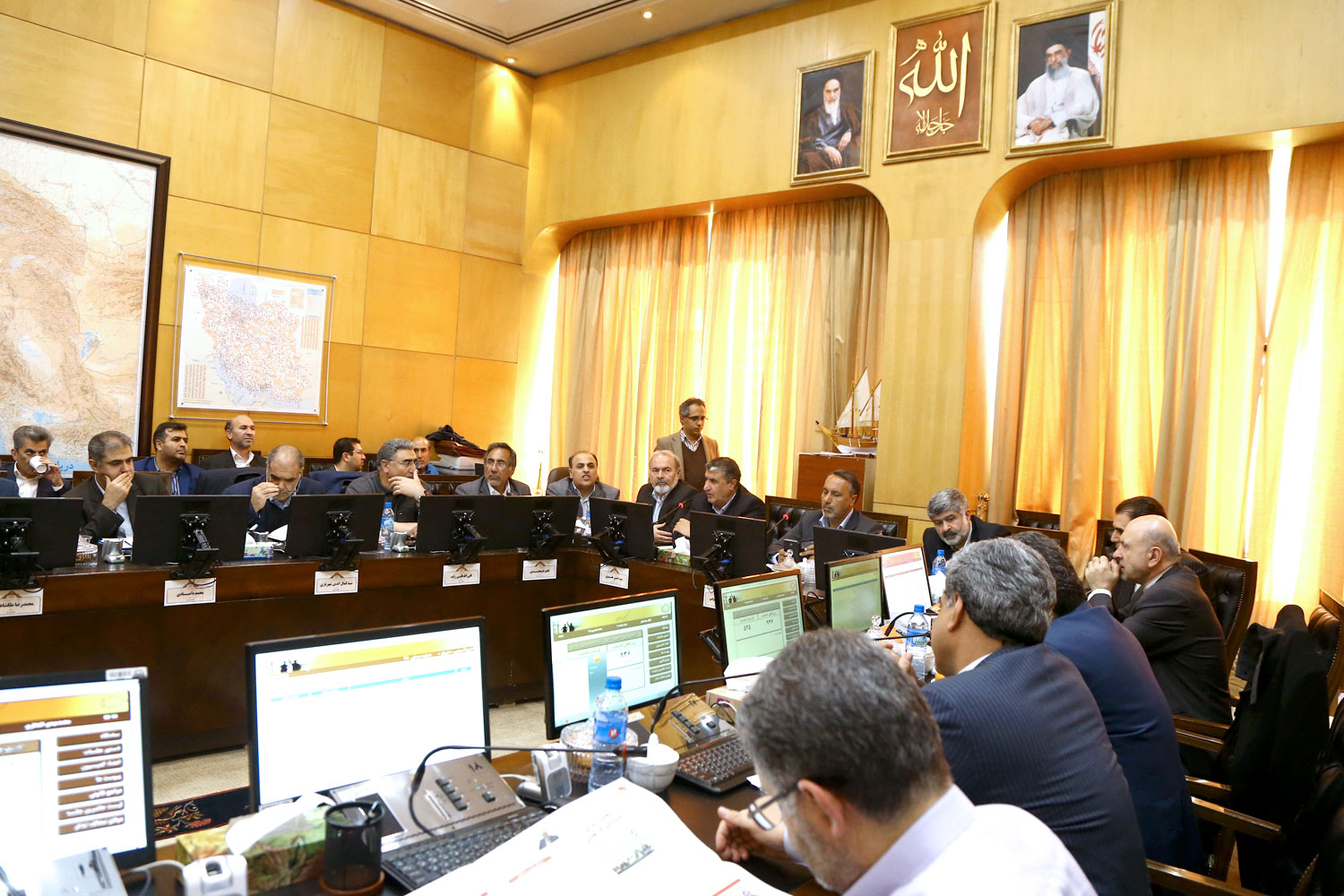 نشست کمیسیون عمران مجلس شورای اسلامی با حضور وزرای راه و شهرسازی و ورزش و جوانان