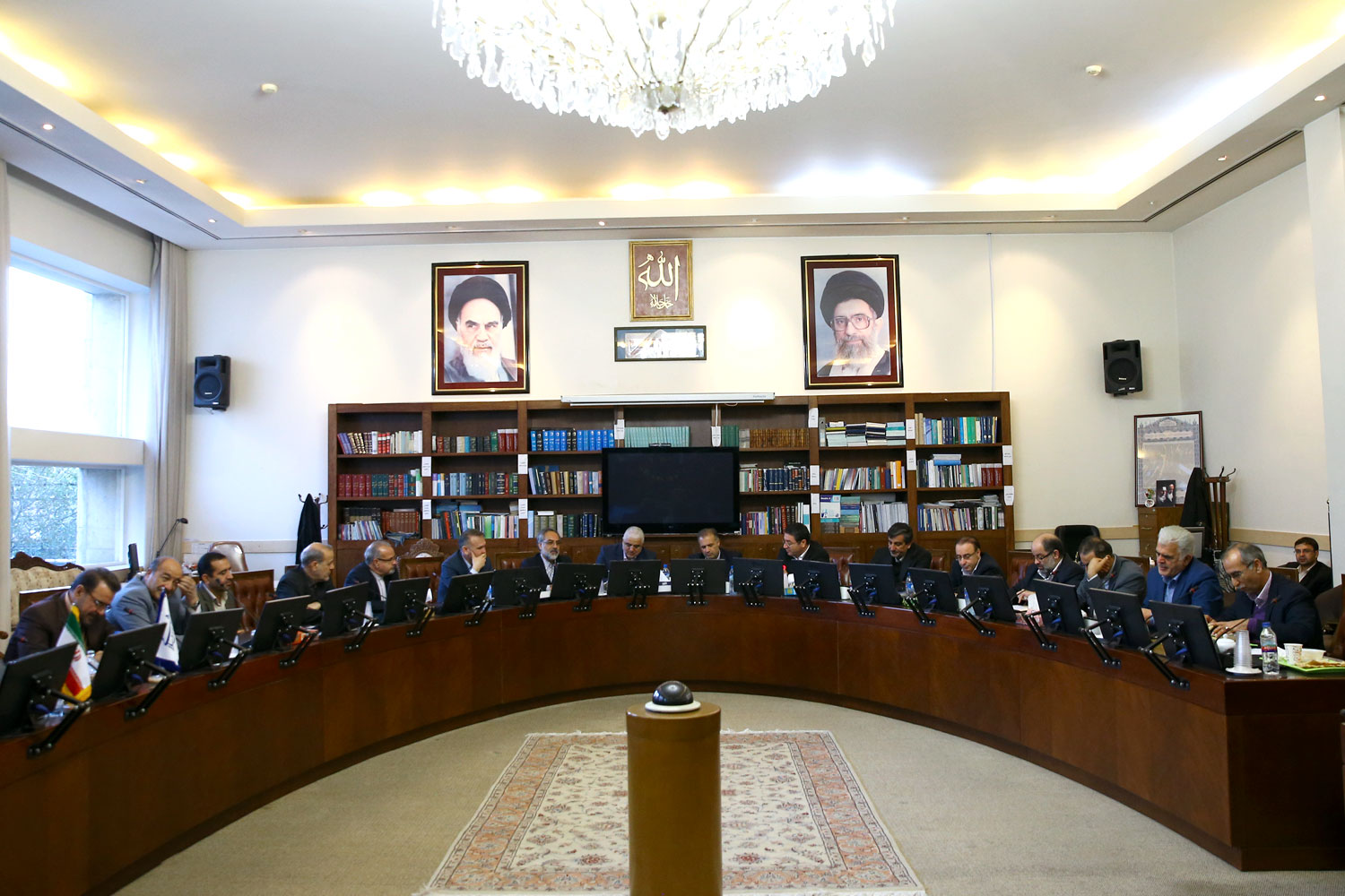 نشست فراکسیون مستقلین ولایی مجلس با حضور وزیر صنعت، معدن و تجارت