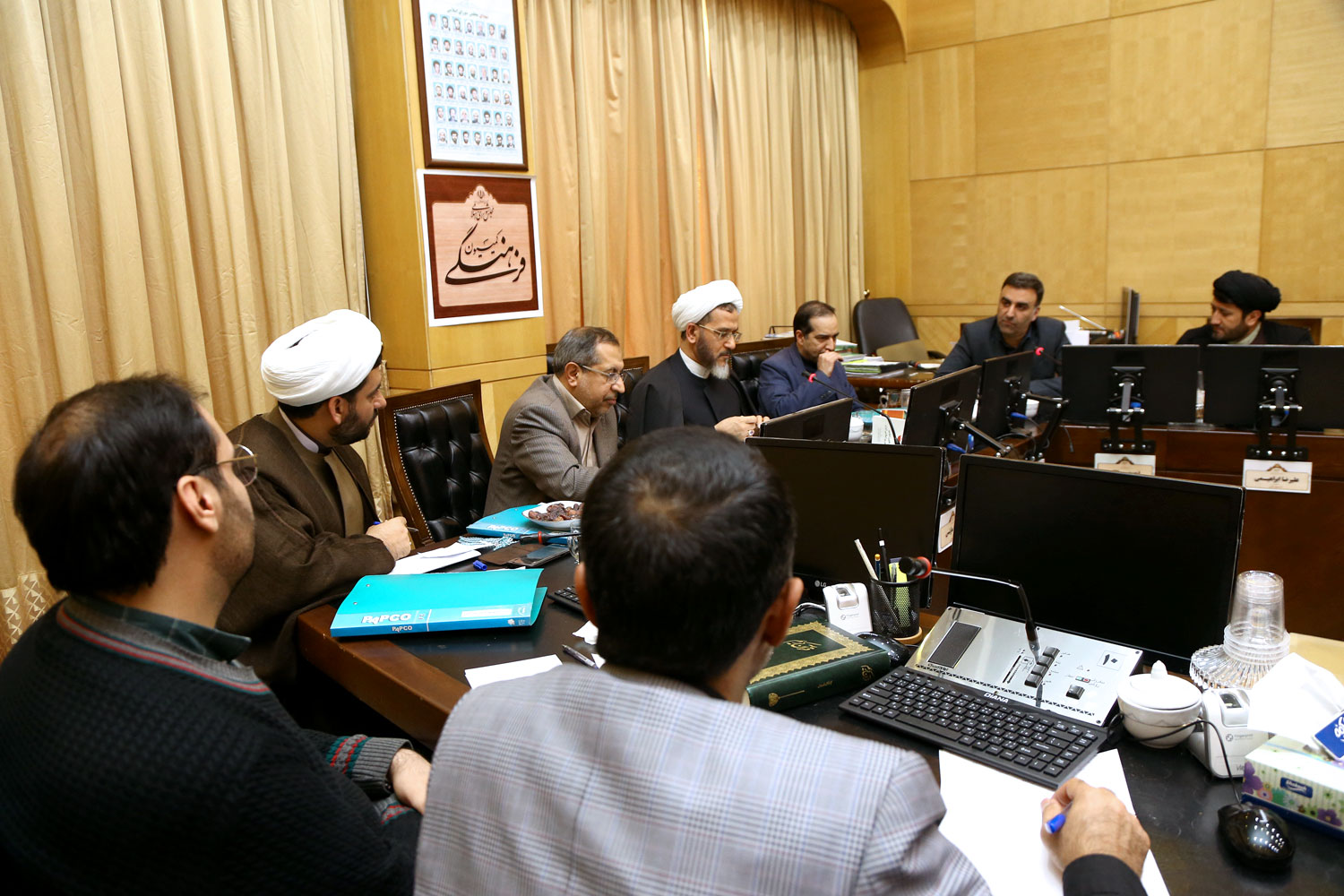 نشست اعضای کمیته فرهنگ، هنر و رسانه کمیسیون فرهنگی مجلس با حضور سرپرست سازمان سینمایی