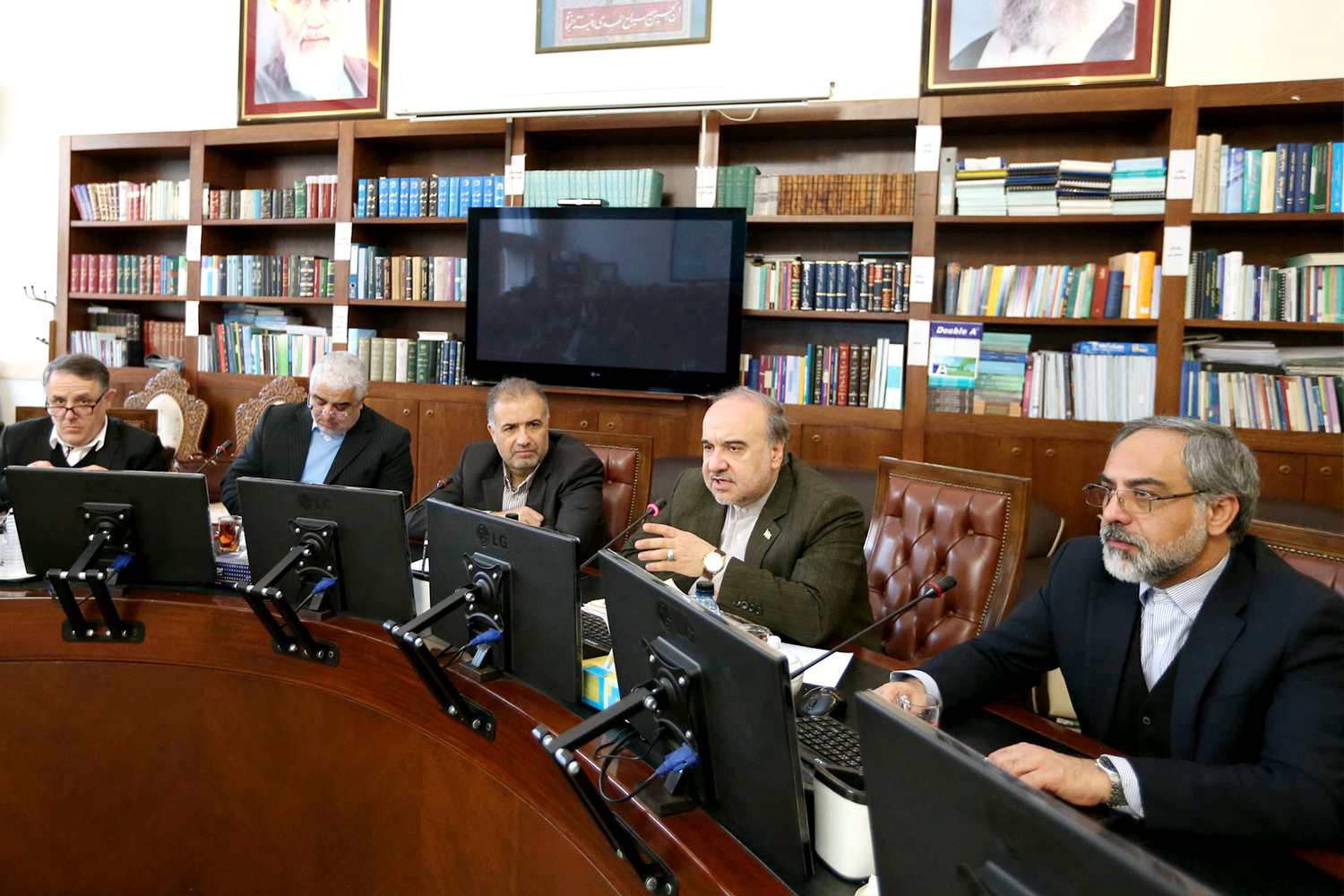 نشست فراکسیون مستقلین ولایی مجلس با حضور وزیر ورزش و جوانان