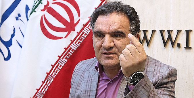 دولت با جلوگیری از افزایش قیمت کالاها، اعتماد مردم  را جلب کند