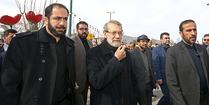 حضور دکتر لاریجانی در گلزار شهدای شهر اراک و ادای احترام به مقام شامخ شهدا