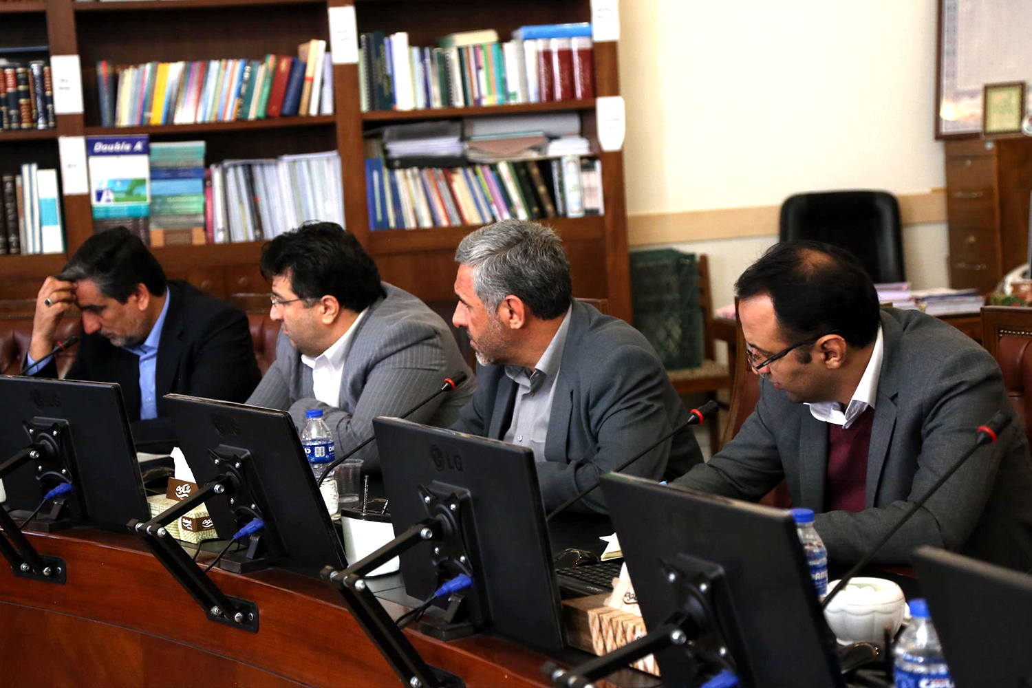نشست فراکسیون مستقلین ولایی مجلس شورای اسلامی با حضور وزیر صنعت، معدن و تجارت