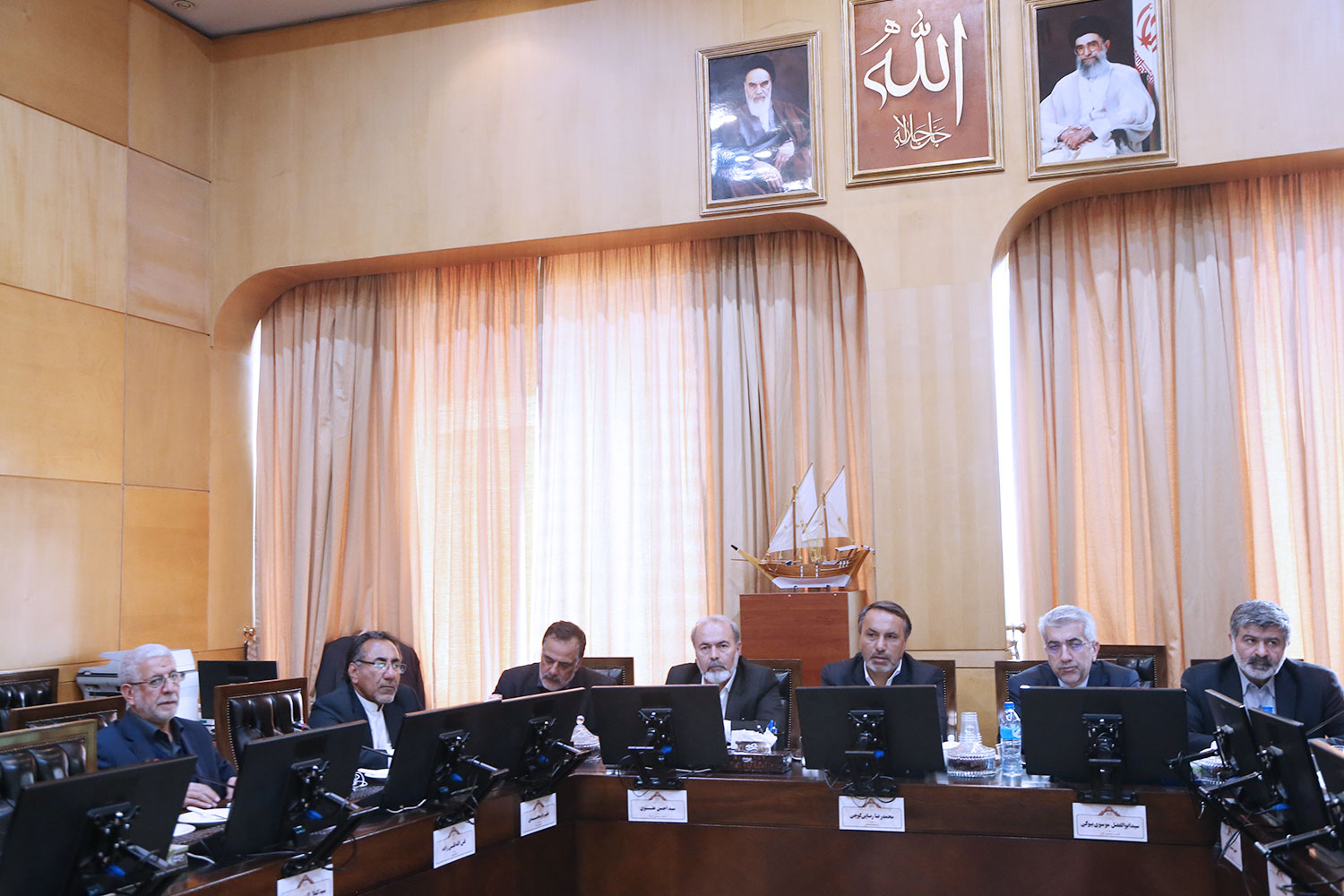 نشست کمیسیون عمران مجلس شورای اسلامی با حضور وزیر نیرو
