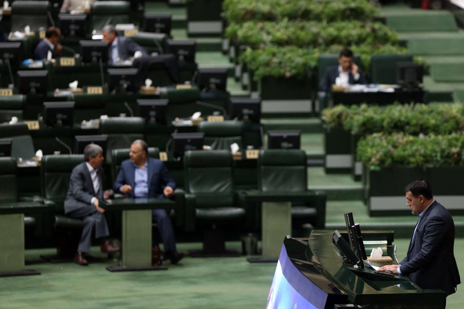 ناطقان میان دستور صحن علنی مجلس شورای اسلامی