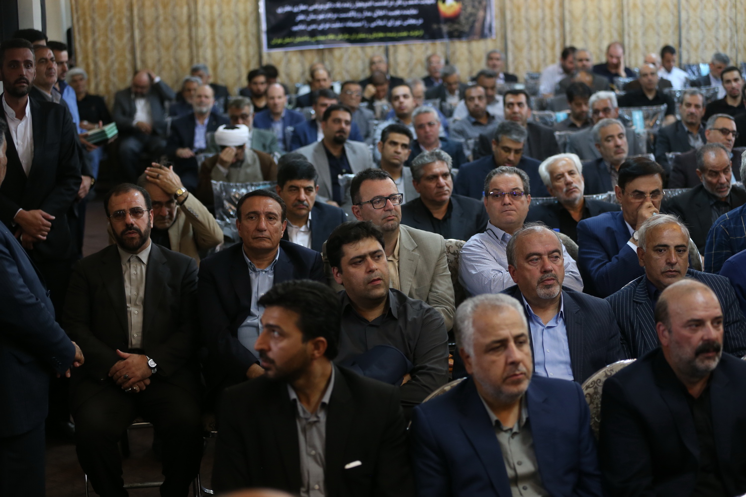 حضور دکتر لاریجانی در مراسم ختم  نماینده مردم نطنز و قمصر