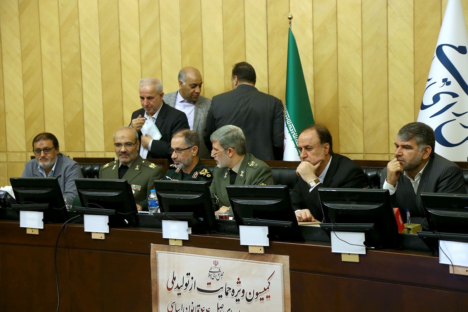 نشست فراکسیون ولایی مجلس با حضور وزیر دفاع، پشتیبانی نیروهای مسلح