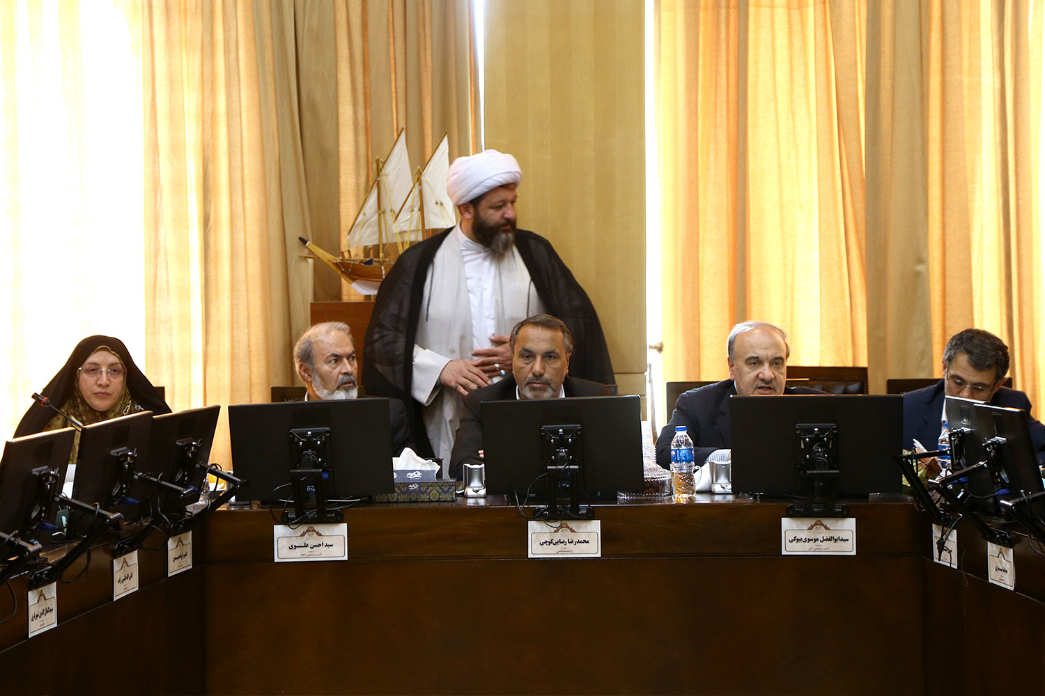 نشست کمیسیون عمران مجلس با حضور وزیر ورزش و جوانان