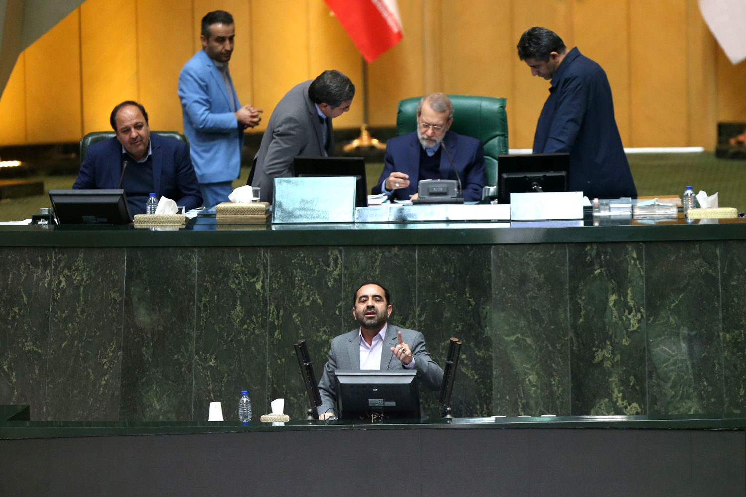 ناطقان میان دستور صحن علنی دوشنبه ۲ دی مجلس شورای اسلامی