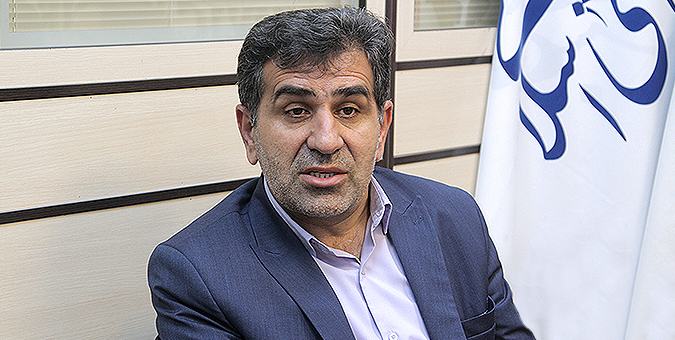 رئیس‌جمهور هنوز به فهم مشترک با وزیر بهداشت درباره مهار کرونا نرسیده، صحبت از رفع تحریم‌ها می کند