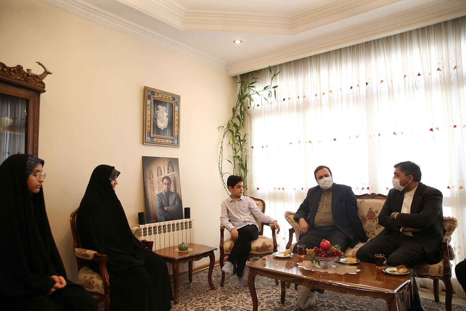 حضور مجتبی پیرهادی و ابوالفضل عمویی در منزل شهید رضا مقدسی