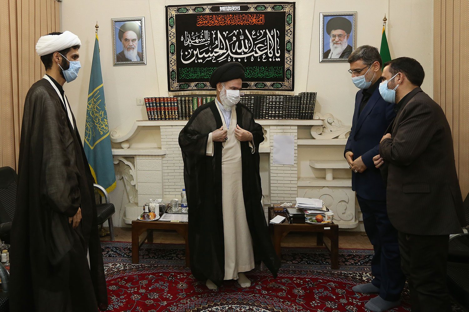 دیدار سیدامیرحسین قاضی زاده هاشمی با آیت الله سیدهاشم حسینی بوشهری