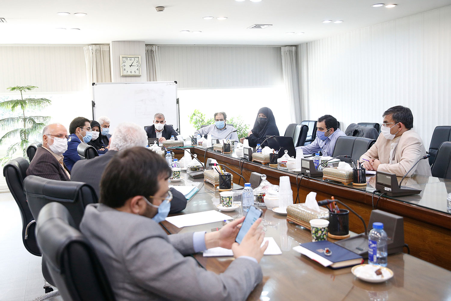 نشست مشترک نایب رئیس مجلس با رئیس و معاونین سازمان غذا و داروی کشور