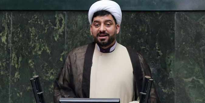 انتقاد آزادیخواه از اظهارات نماینده خرم آباد/ نمایندگان از صبح زود تا پاسی از شب جلسات بررسی وزرای پیشنهادی را برگزار می کنند/ ساداتی نژاد به تبلیغ یا تخریب نیاز ندارد