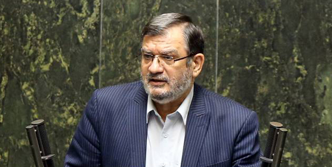 روح الامینی: حیف است به دلیل عدم سیاستگذاری درست سرم و اشکال ساده دیگر دارویی را وارد کنیم/ دست و بال مردم را با بیمه قوی باز کنید