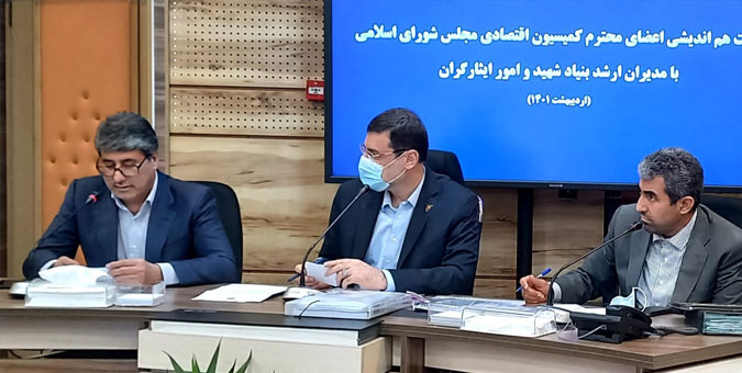 مسئولان در عمل به جامعه ایثارگری کمک کنند