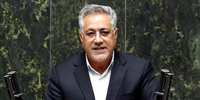 دولت تدبیری برای کامیون‌های حامل محصولات کشاورزی در صف‌های طولانی سوخت بیاندیشد