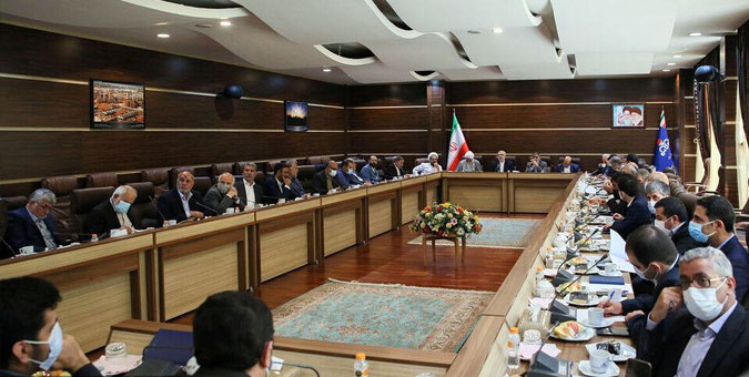 حسنوند: بیش از ۵۰ درصد تفاهم‌نامه‌ها در سفرهای خارجی مربوط به حوزه انرژی است/اوجی: تمرکز وزارت نفت روی مقابله فعالانه با تحریم