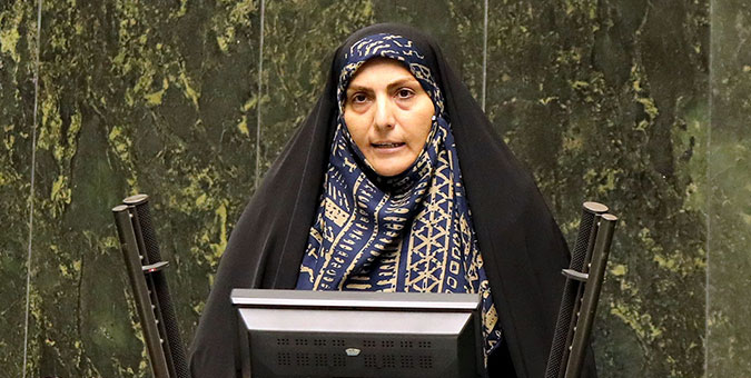 وزارت بهداشت موضوع استخدام و پرداخت معوقات پرستاران را پیگیری کند