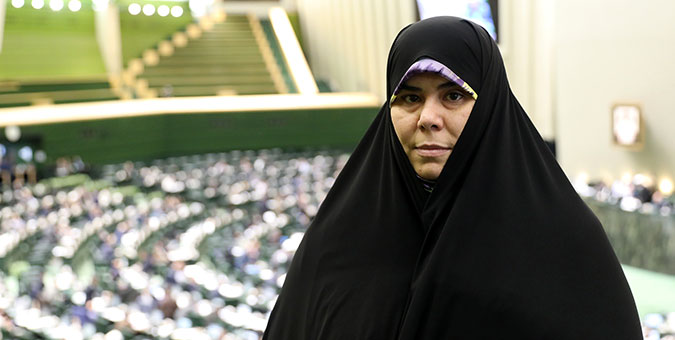 علی‌رغم مصرف قابل‌توجه چادر مشکی همچنان نتوانسته‌ایم در تولید داخلی به نقطه مطلوبی دست یابیم و وابسته به واردات هستیم