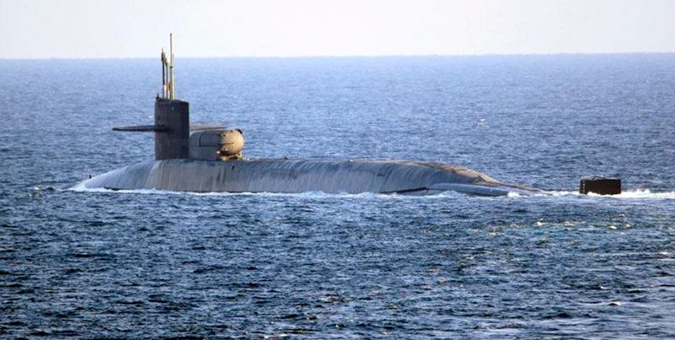 استقرار زیردریایی اتمی آمریکا در منطقه ابزاری برای تهدید کشورهای اسلامی/  آمریکا به دنبال ایجاد خط امنیتی برای اسرائیل  است