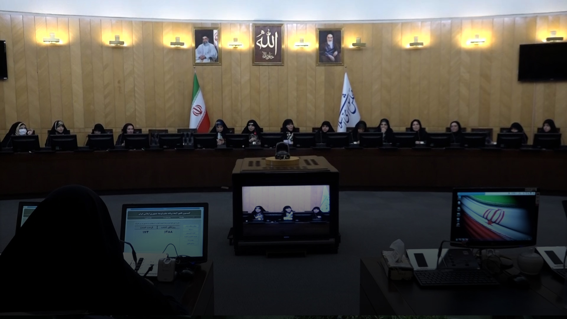 تلاش مجلس برای ارتقای جایگاه زنان