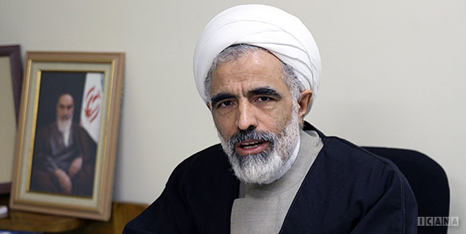لغو عضویت سپنتا نیکنام منطبق با اندیشه امام خمینی نیست
