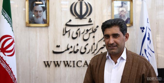 اجناس کولبران به عنوان کالای قاچاق از بازارچه های مرزی اورامانات  جمع آوری می شود/ باید به سراغ کانتینرها و قاچاق سازمان یافته رفت