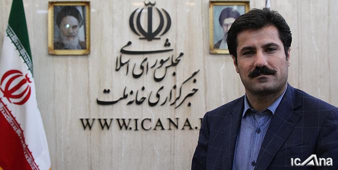 لزوم ایستادگی در مقابل لباس‌شخصی‌هایی که مراسم‌های رسمی را برهم می‌زنند/ شان چهره های نظام باید حفظ شود