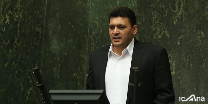 تحصن کارگران شرکت دیار خودرو گلپایگان به دلیل عدم دریافت 13 ماه حقوق