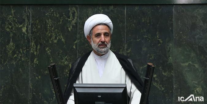 روحانی در 10دقیقه حرفش را عوض کرد/ برنامه پیشنهادی رئیس جمهور رنگ و بویی از دین نداشت