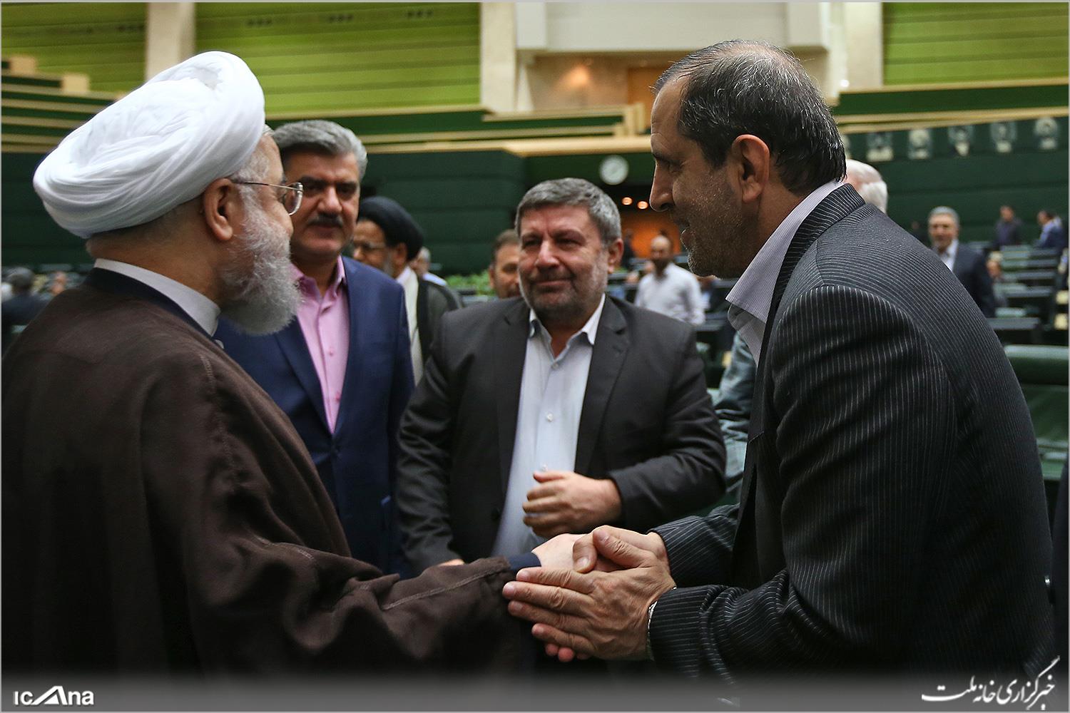 گزارش تصویری(6) ورود رئیس جمهور به صحن علنی مجلس شورای اسلامی