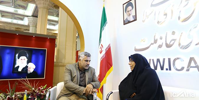الماسی از غرفه خبرگزاری خانه ملت بازدید کرد