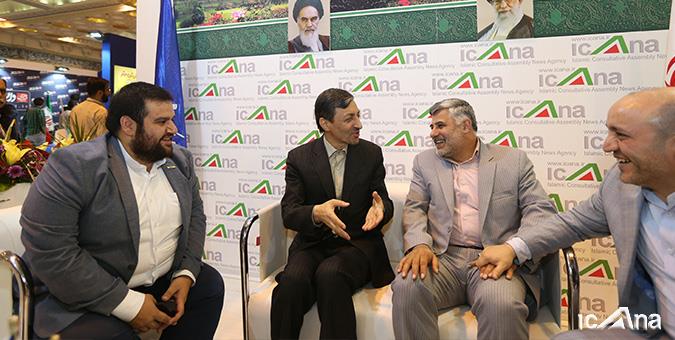 فتاح از غرفه خبرگزاری خانه ملت بازدید کرد
