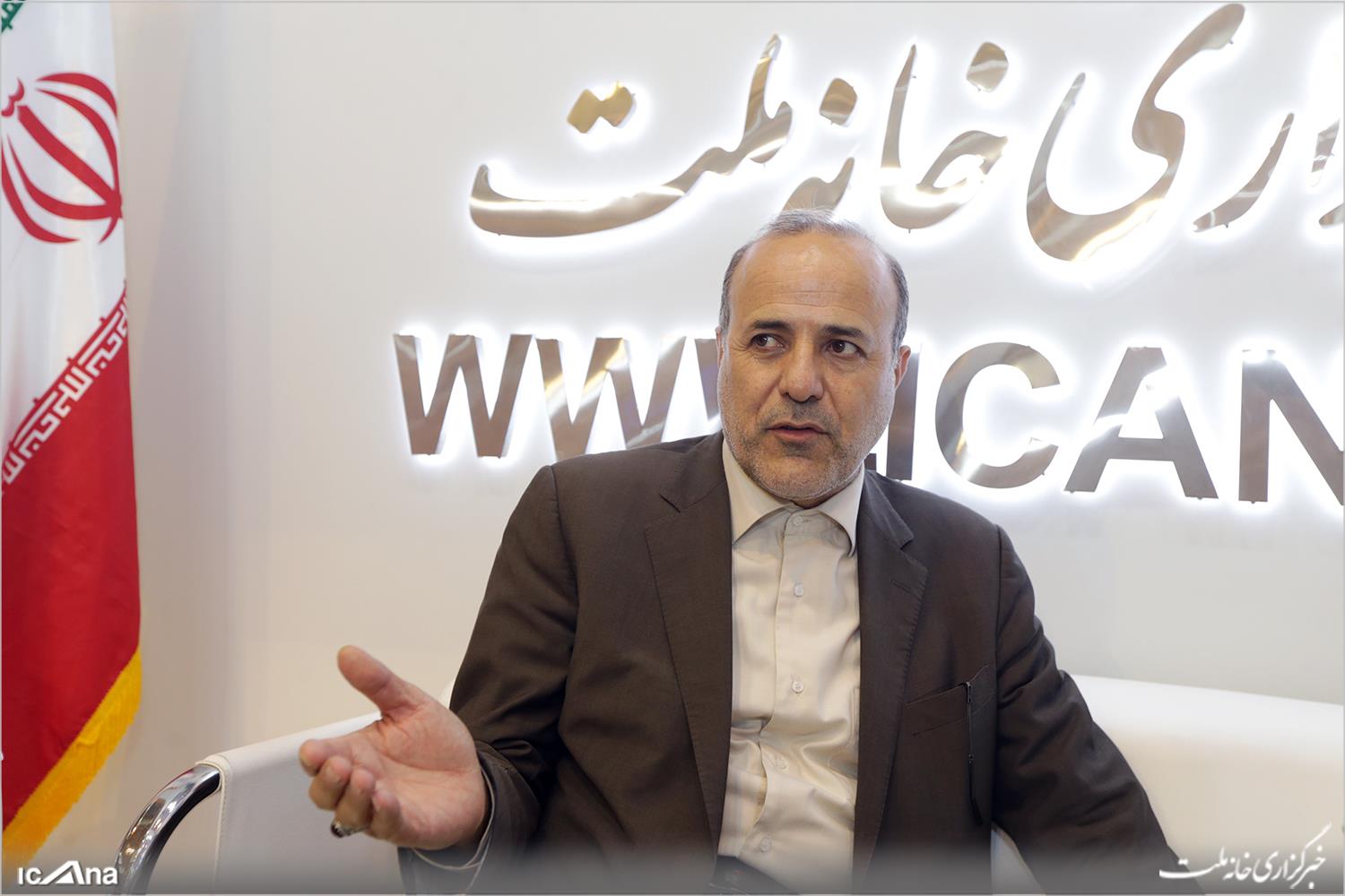 میرزاده از غرفه خبرگزاری خانه ملت بازدید کرد